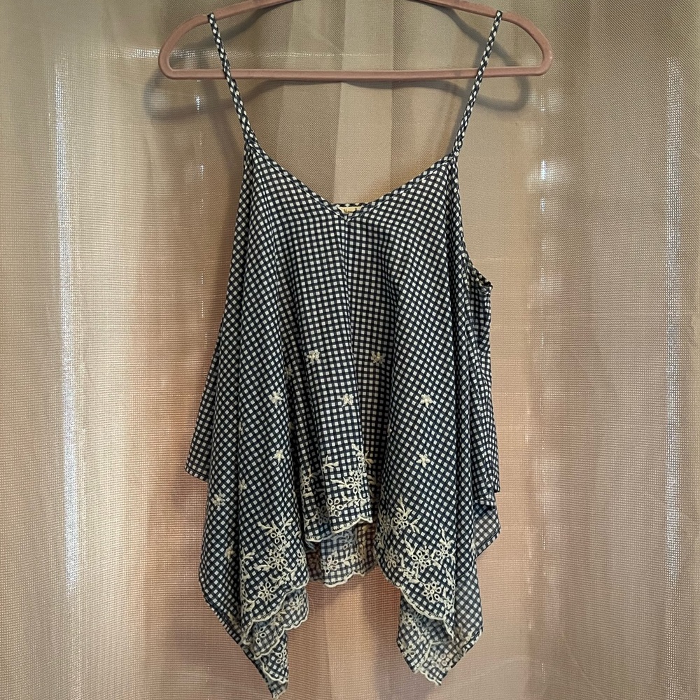 Hem and Thread handkerchief hem tank top